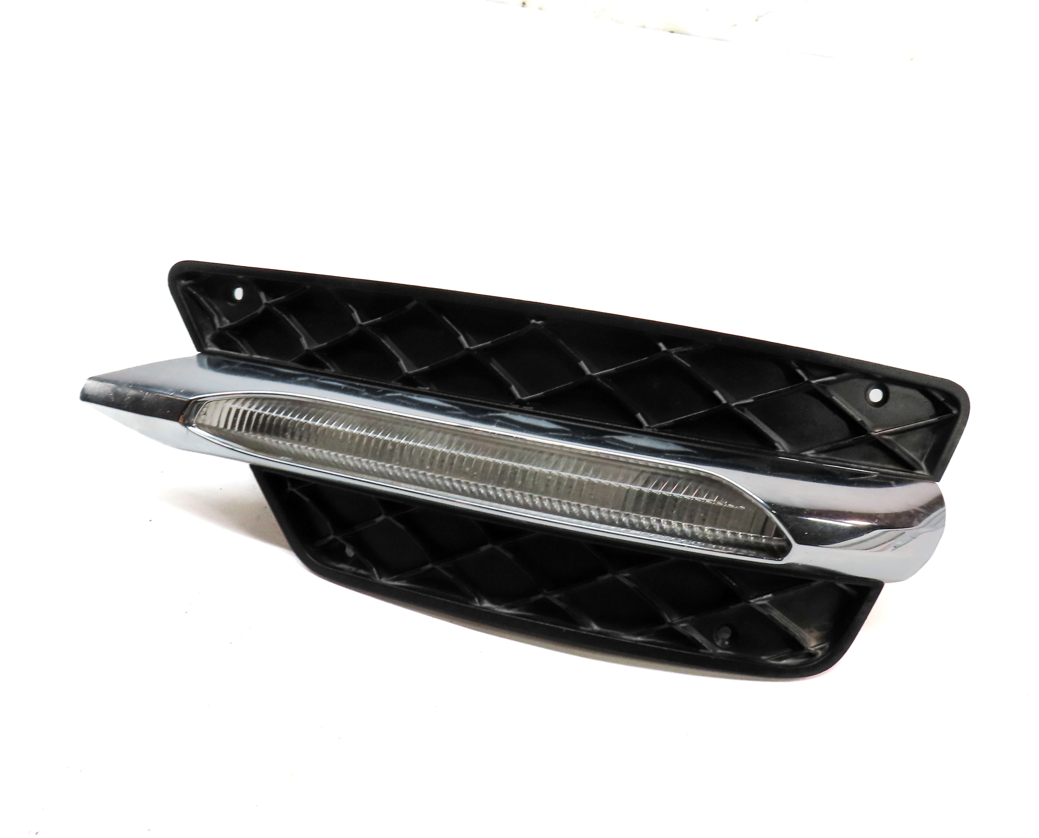2012-2015 MERCEDES C-CLASS (W204) LEFT FRONT DRIVER FOGLIGHT FOG LIGHT w/ TRIM — exact item pictured